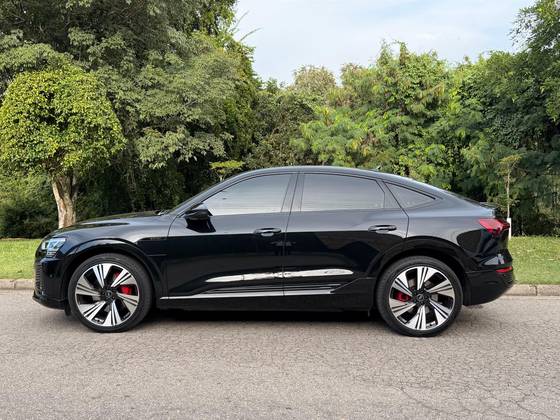 AUDI Q8 E-TRON 55 ELÉTRICO SPORTBACK PERFORMANCE BLACK QUATTRO AUDI Q8 E-TRON 55 ELÉTRICO SPORTBACK PERFORMANCE BLACK QUATTRO